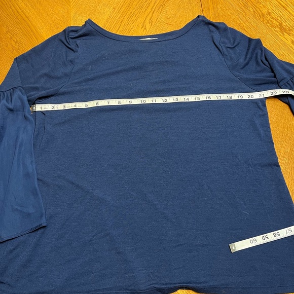 ✨3/$15 Blue Loft Blouse with Bell Sleeves - Picture 5 of 6